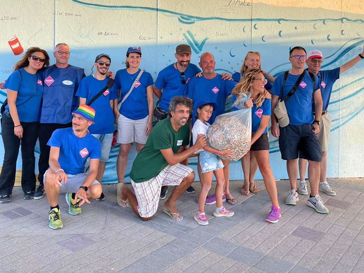 “Scola la Sabbia” da record a Bari: oltre 20mila mozziconi raccolti sulla spiaggia di Pane e Pomodoro – FOTO “Scola la Sabbia” da record a Bari: oltre 20mila mozziconi raccolti sulla spiaggia di Pane e Pomodoro – FOTO