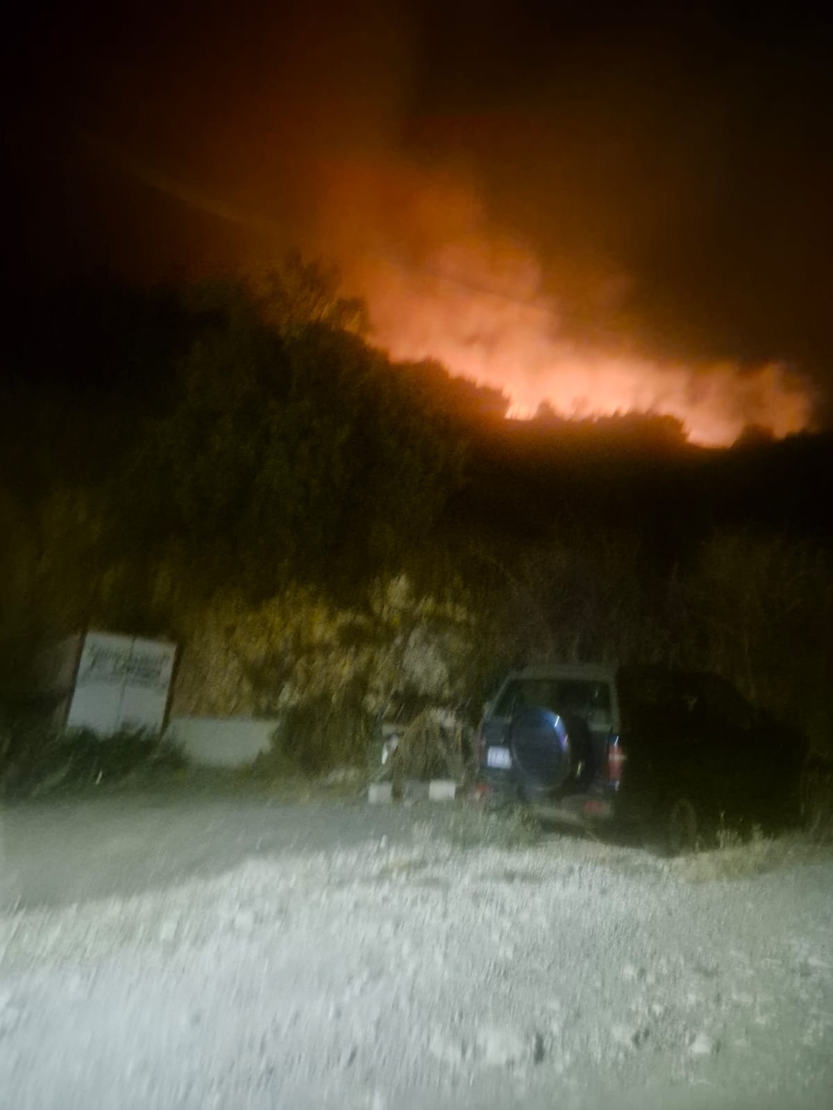 Galleria foto 'Incendio nella notte a San Giovanni Rotondo, evacuate 140 persone: ora situazione sotto controllo' - foto 3