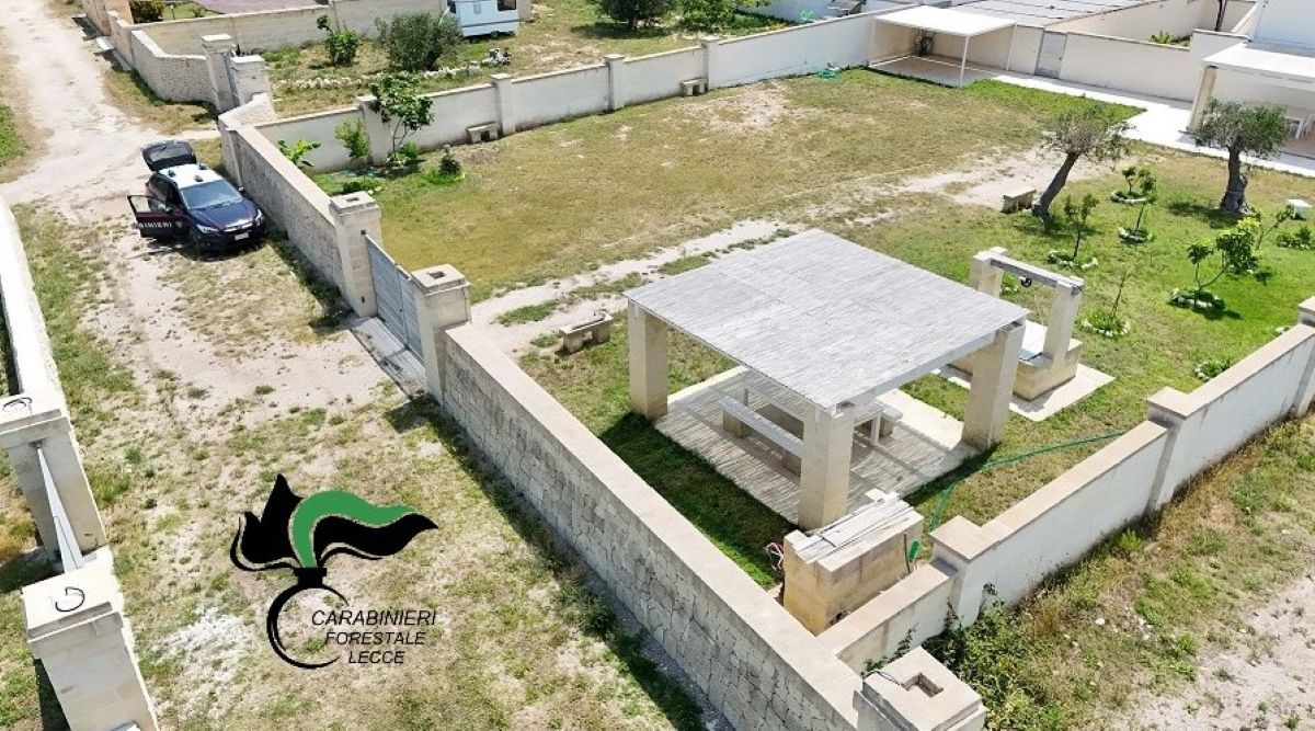 Scoperto un deposito di rifiuti in un villaggio turistico del Salento: denunciato il responsabile