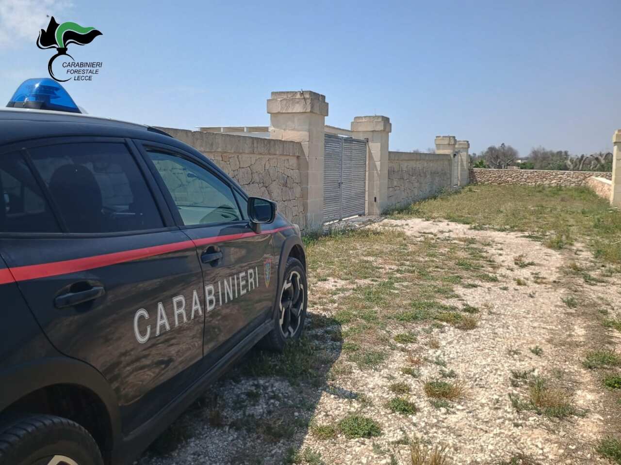 Scoperto un deposito di rifiuti in un villaggio turistico del Salento: denunciato il responsabile