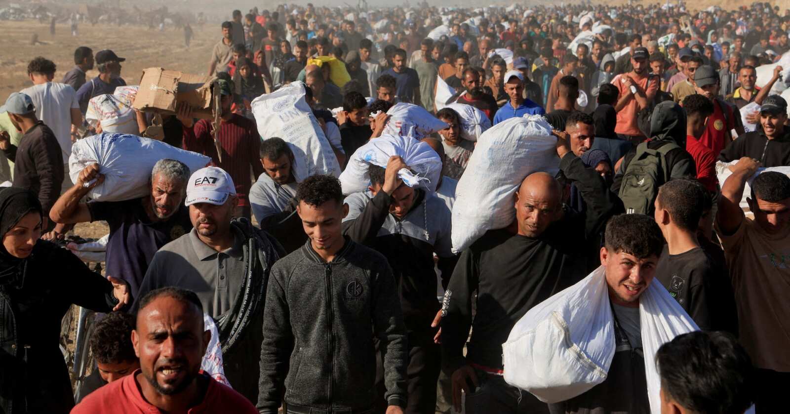 Galleria foto 'Israele nega la carestia a Gaza: «Ok agli aiuti via paracadute»' - foto 1