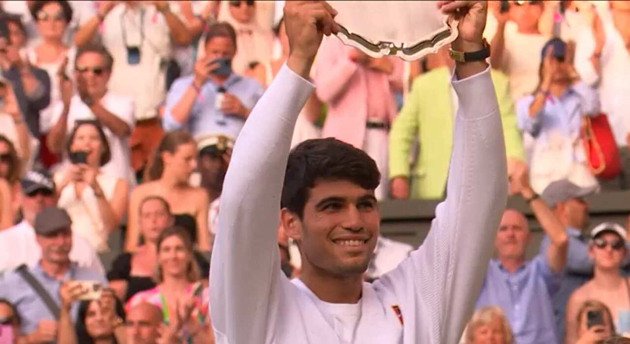 Galleria foto 'Tennis, Sinner re di Wimbledon 2025: batte Alcaraz in 4 set e conquista il suo primo titolo sull’erba' - foto 1