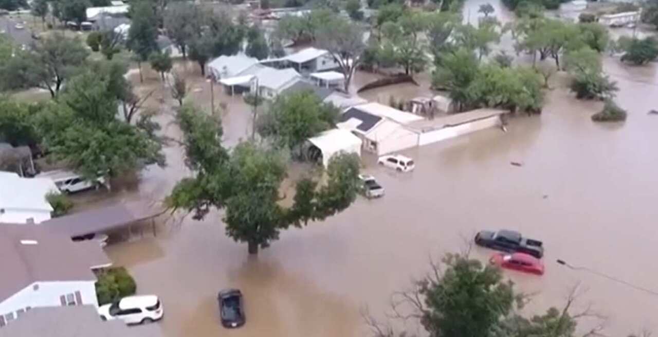 Alluvione in Texas, devastata la contea di Kerr: almeno 82 morti, 28 sono bambini. Trump in arrivo