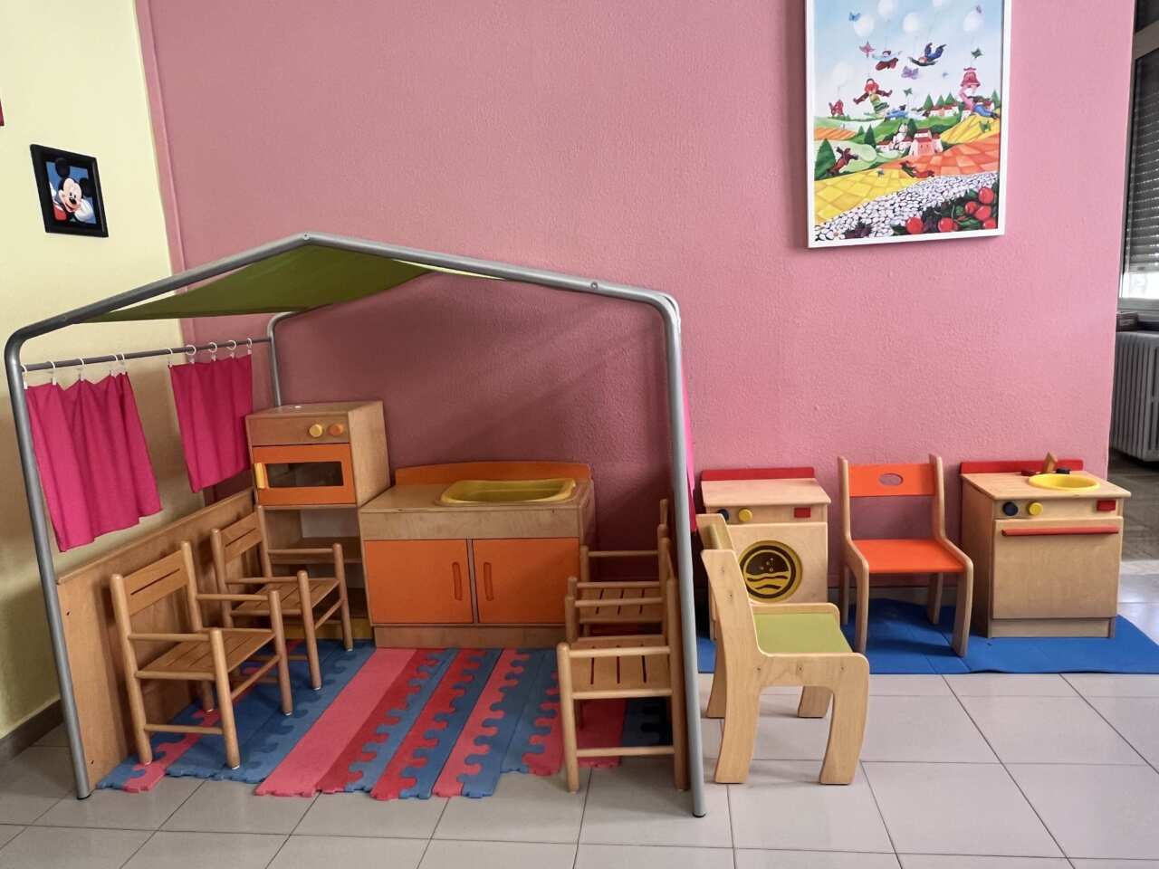 Galleria foto 'Colorato e accogliente, ecco il nuovo ambulatorio per le vaccinazioni dell’Asl Foggia: «A misura di bambino»' - foto 1