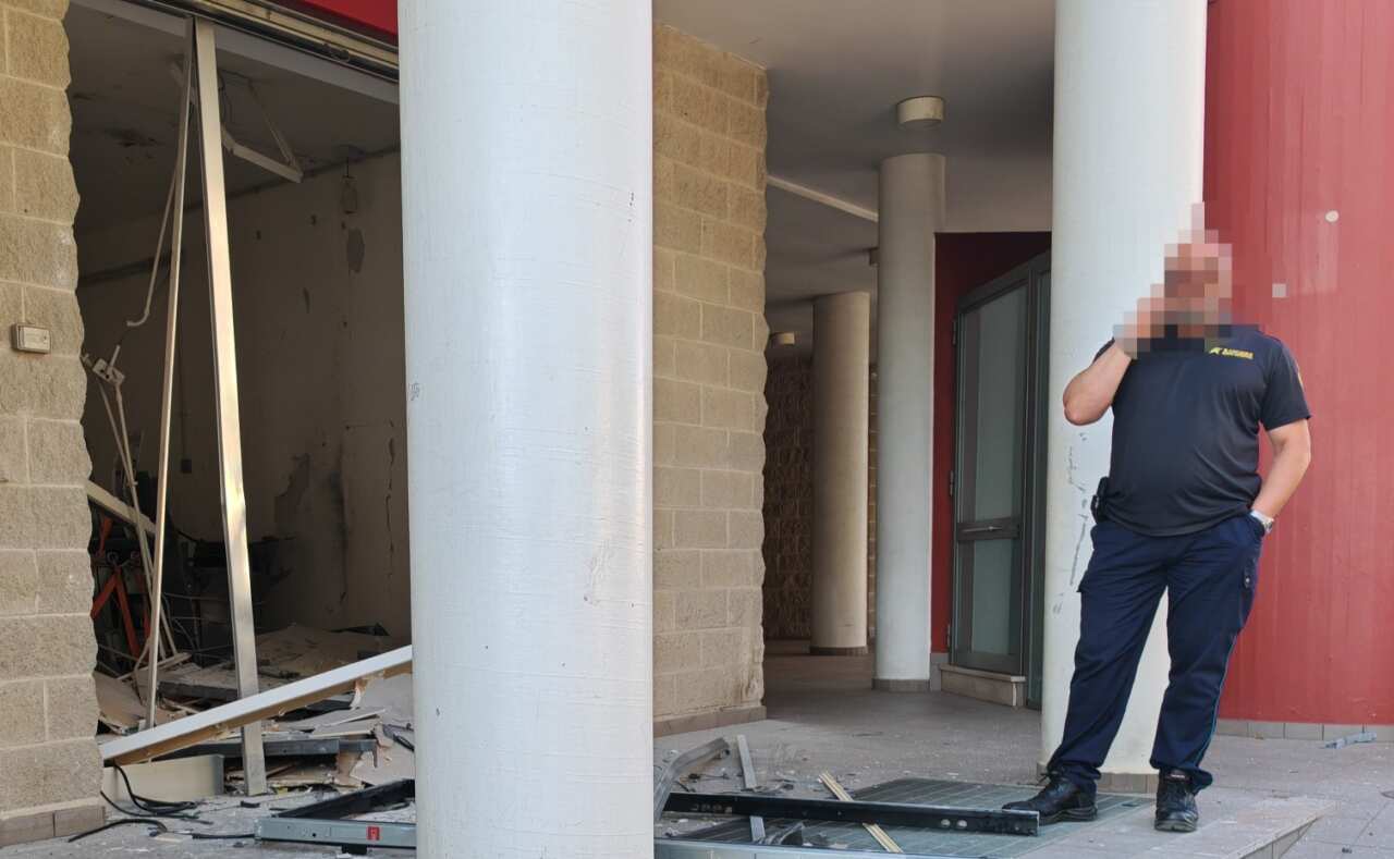 Assalti ai bancomat, i sindaci del Barese al Prefetto: «Servono più controlli nelle ore notturne» Assalti ai bancomat, i sindaci del Barese al Prefetto: «Servono più controlli nelle ore notturne»