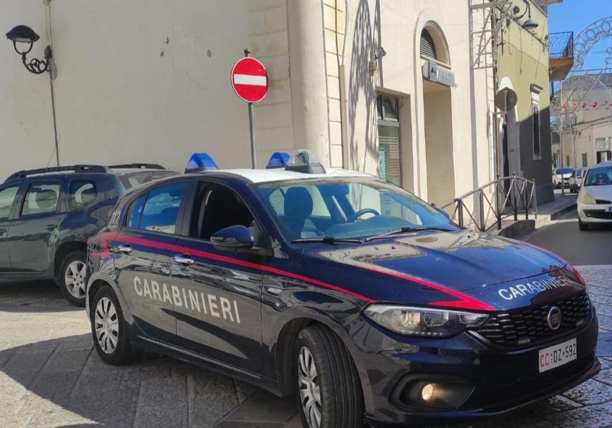 Galleria foto 'Due assalti ai bancomat falliti nel Salento, ad agire la stessa banda: ladri in fuga a mani vuote' - foto 1