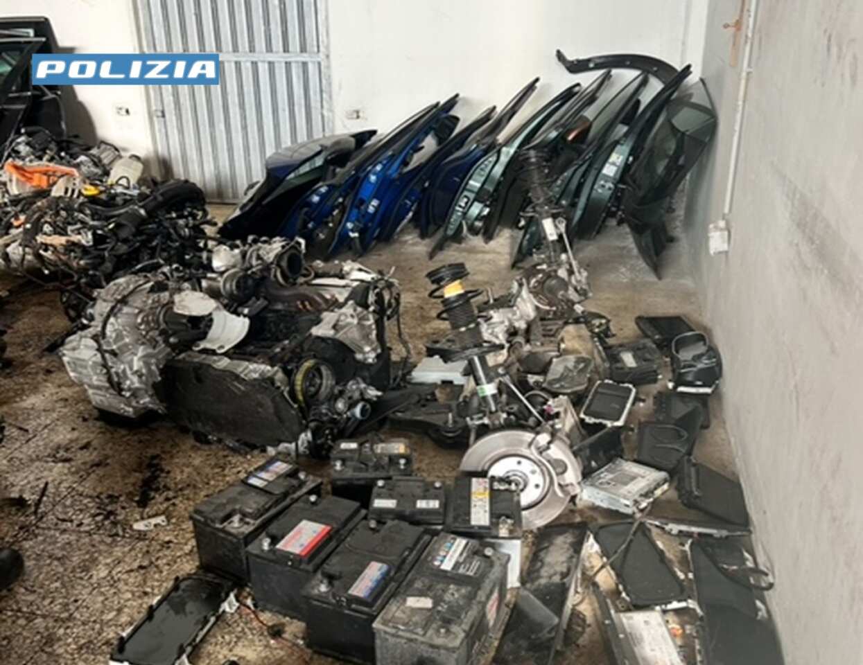 Auto cannibalizzate, denunciati due 20enni cerignolani: incastrati dal gps di una vettura rubata Auto cannibalizzate, denunciati due 20enni cerignolani: incastrati dal gps di una vettura rubata