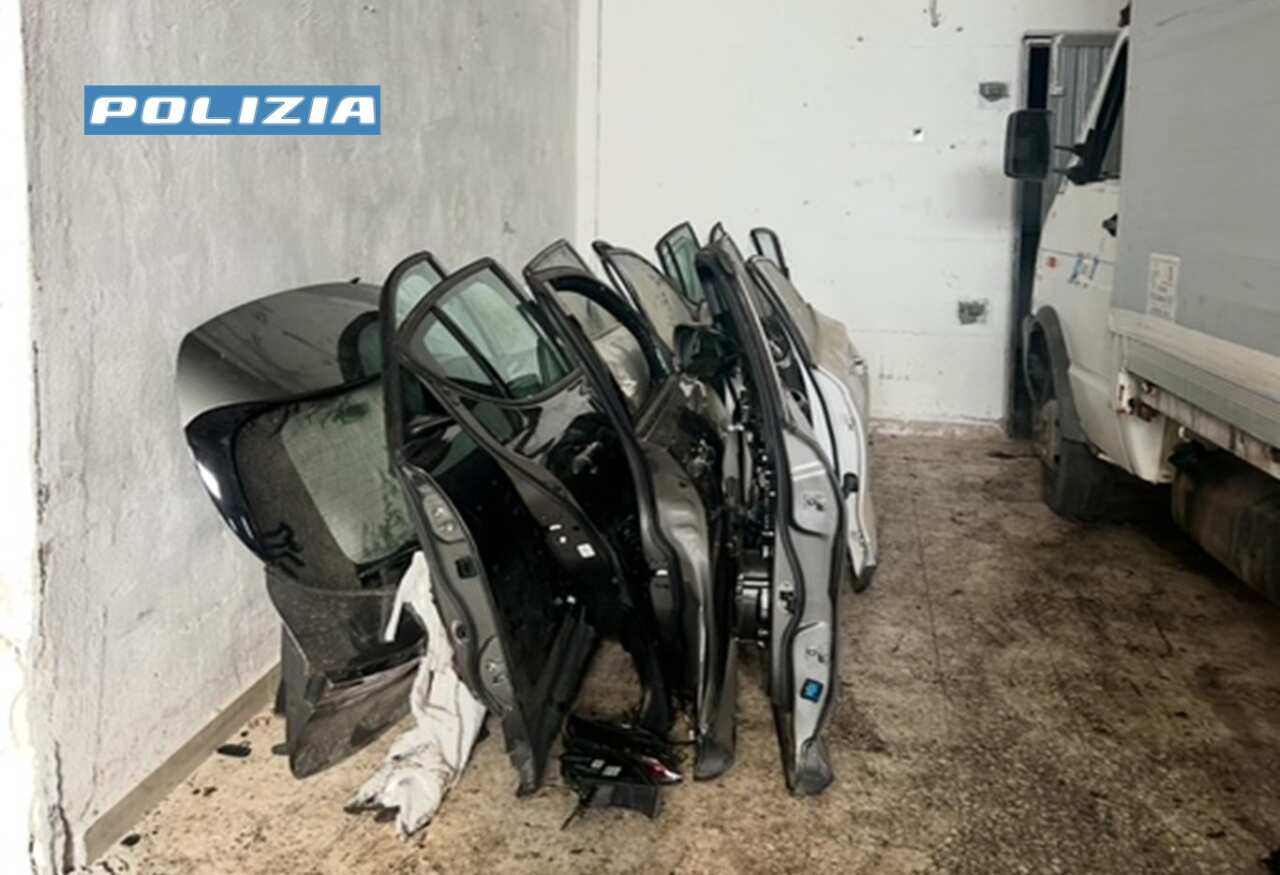 Auto cannibalizzate, denunciati due 20enni cerignolani: incastrati dal gps di una vettura rubata Auto cannibalizzate, denunciati due 20enni cerignolani: incastrati dal gps di una vettura rubata