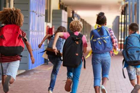 bambini a scuola