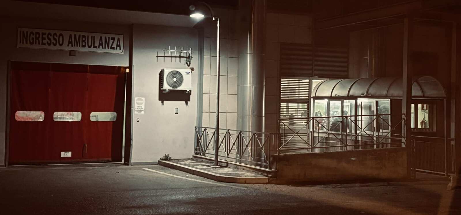 Galleria foto 'In Basilicata ospedali al collasso, poco personale e liste d’attesa infinite per i pazienti' - foto 1