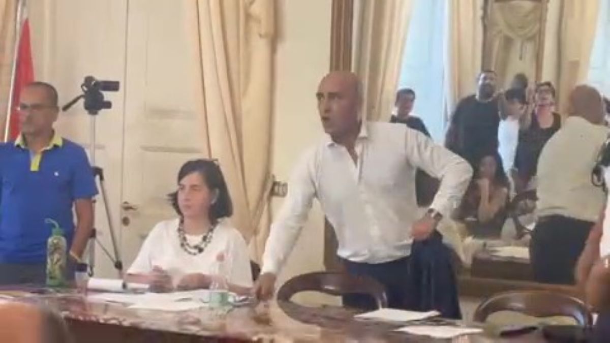 Galleria foto 'Terremoto politico a Taranto, dopo le dimissioni di Bitetti si riunisce il centrosinistra. Veraleaks: «È squadrismo ambientale»' - foto 1