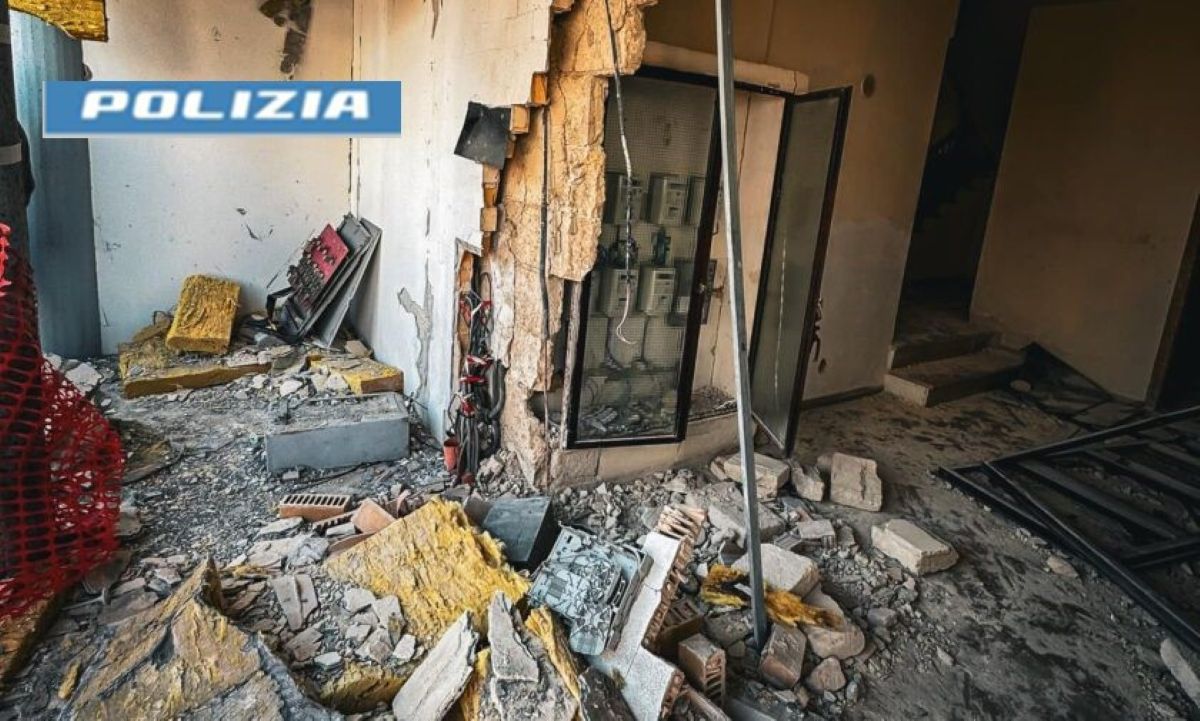 Galleria foto 'Andria, bomba devastò le case popolari durante i festeggiamenti di Capodanno: due giovani ai domiciliari – VIDEO' - foto 1
