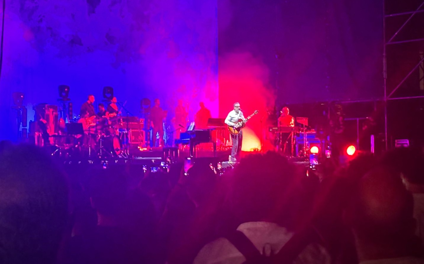 Locus Festival, Brunori Sas infiamma Bari: in Fiera del Levante i suoi successi tra musica e ironia Locus Festival, Brunori Sas infiamma Bari: in Fiera del Levante i suoi successi tra musica e ironia