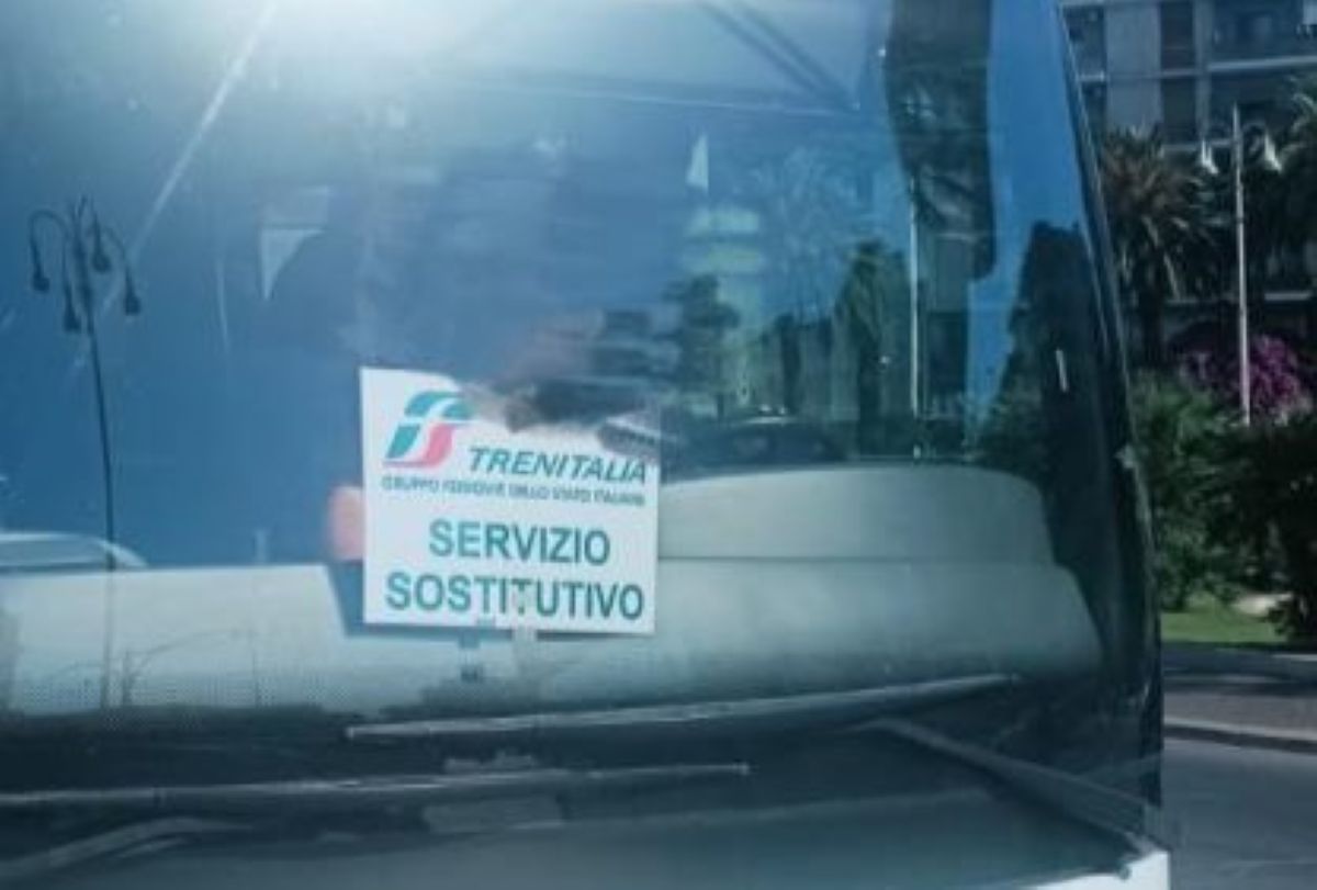 Circolazione ferroviaria sospesa per lavori tra Bari e Taranto: arrivano nuove corse in bus Circolazione ferroviaria sospesa per lavori tra Bari e Taranto: arrivano nuove corse in bus