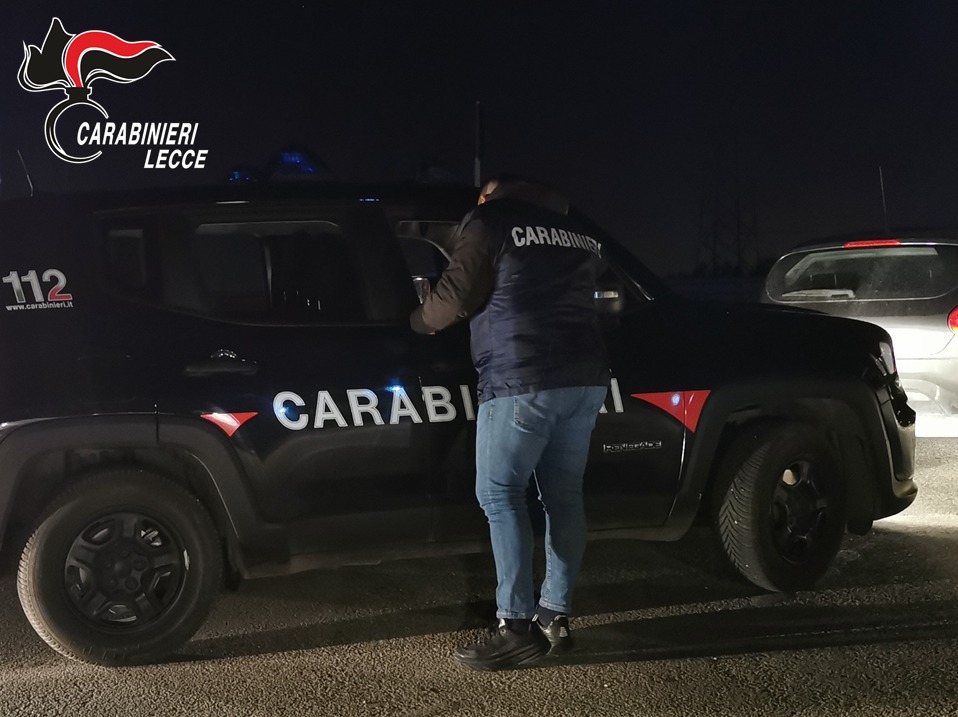 Galleria foto 'Melendugno, cocaina e oltre 2mila euro in contanti tra il garage e l’auto: arrestato 19enne' - foto 1