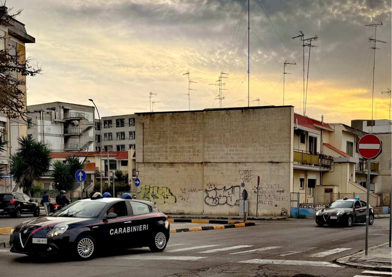 Lecce, 28enne rapinato nel centro storico: dopo un anno arrestati due uomini Lecce, 28enne rapinato nel centro storico: dopo un anno arrestati due uomini