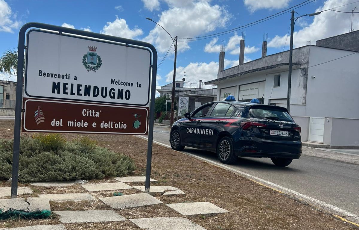 Galleria foto 'Melendugno, aggredisce il padre per strada pretendendo i soldi per la droga: arrestato un 34enne' - foto 1