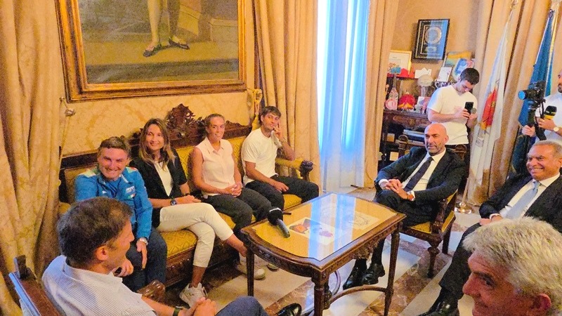 Galleria foto 'Hopman Cup a Bari, il sindaco Leccese accoglie i tennisti Bronzetti e Cobolli a Palazzo di Città – FOTO' - foto 2