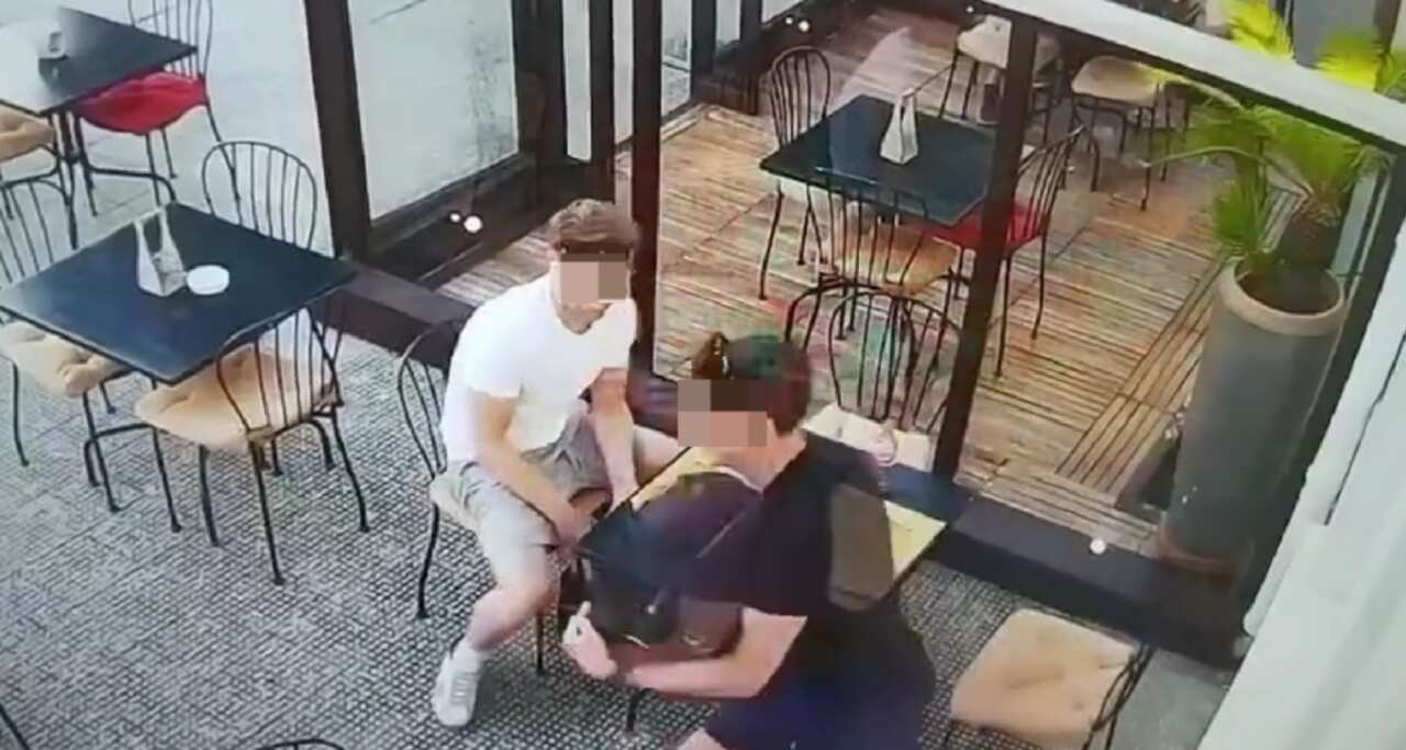 Galleria foto 'Consumano al pub e scappano senza pagare, il triste episodio a Palese: «Sono 2 giovani turisti» – VIDEO' - foto 1