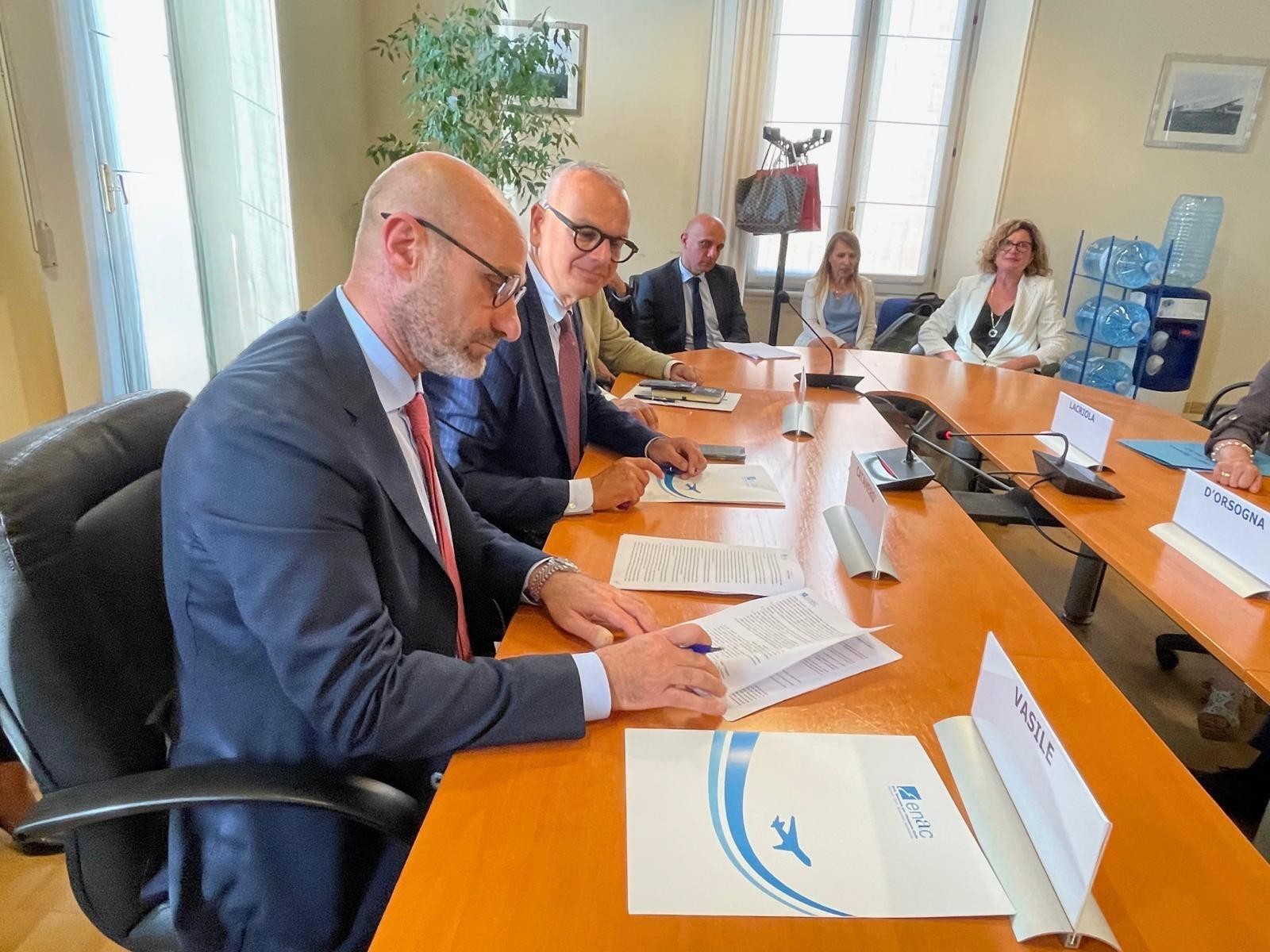 Firmato il Contratto di programma tra Enac e Aeroporti di Puglia: 218 milioni per lo sviluppo degli scali Firmato il Contratto di programma tra Enac e Aeroporti di Puglia: 218 milioni per lo sviluppo degli scali