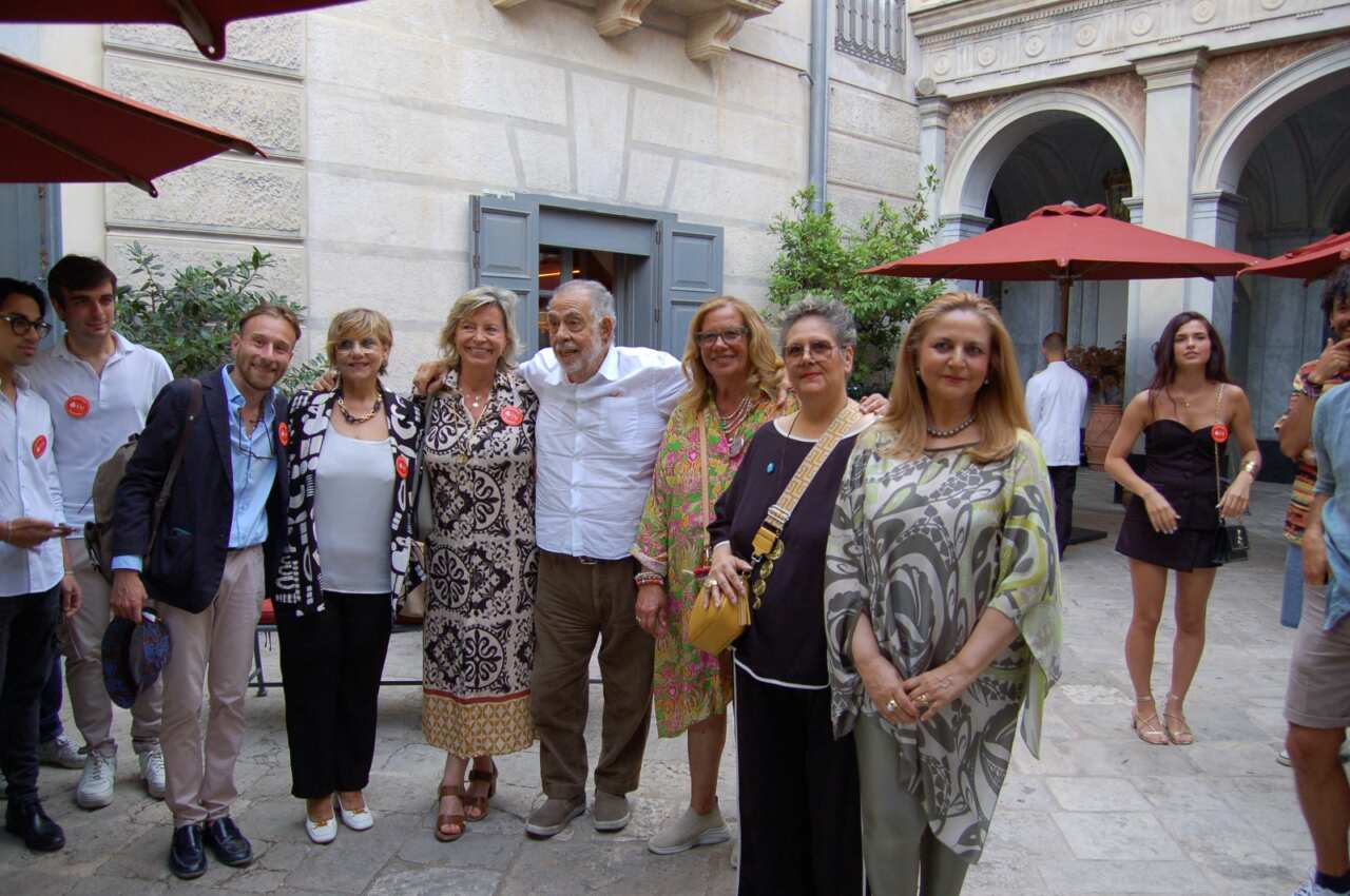 Il gruppo FAI Giovani della Costa Jonica incontra il regista Francis Ford Coppola a Bernalda – FOTO Il gruppo FAI Giovani della Costa Jonica incontra il regista Francis Ford Coppola a Bernalda – FOTO