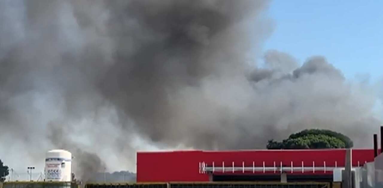 Roma, esplosione in un deposito di gas: almeno 37 feriti, due gravi. Chiusa la metro Teano Roma, esplosione in un deposito di gas: almeno 37 feriti, due gravi. Chiusa la metro Teano