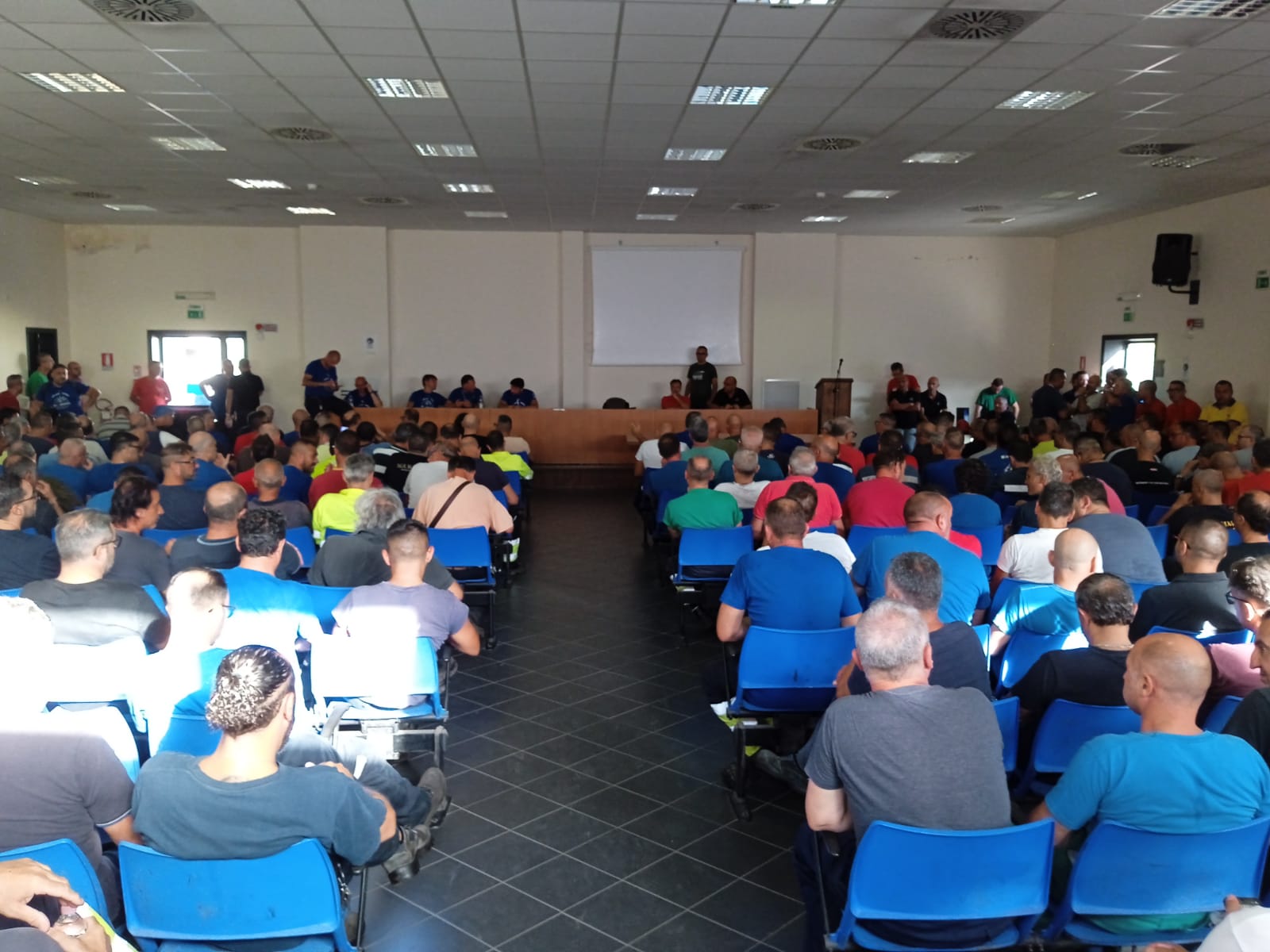 Galleria foto 'Ex Ilva, tre giorni di assemblea nello stabilimento ionico su ambiente e lavoro' - foto 1