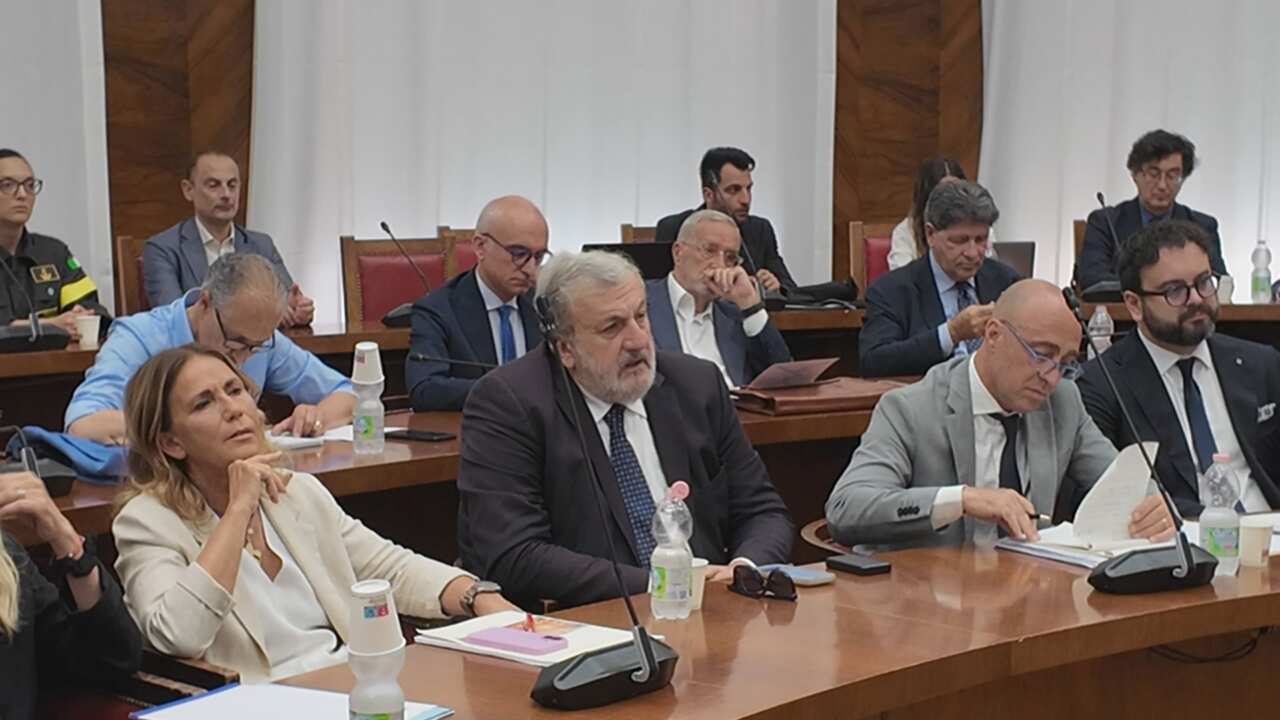 Ex Ilva, Emiliano al Mimit per l’incontro con Urso: «La trattativa comincia da zero. Escludo un accordo» Ex Ilva, Emiliano al Mimit per l’incontro con Urso: «La trattativa comincia da zero. Escludo un accordo»