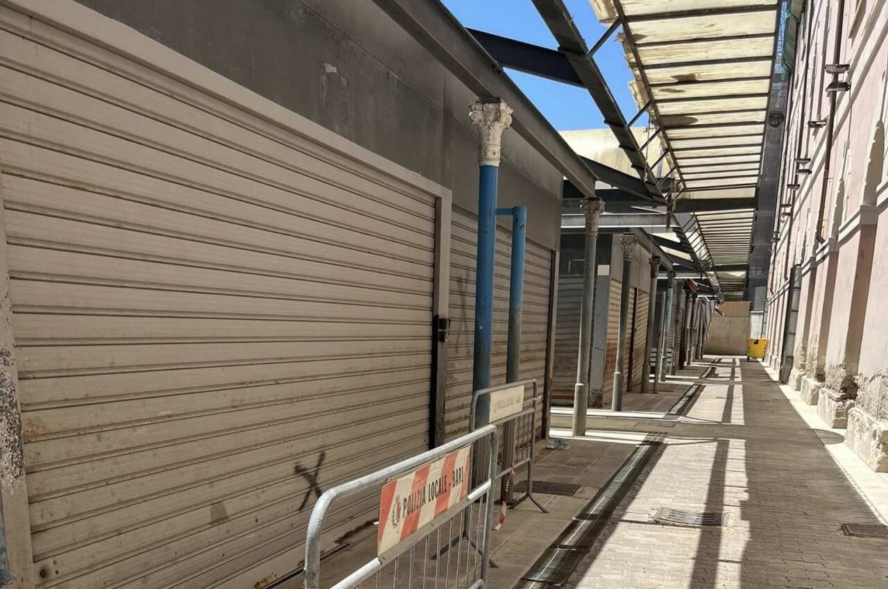 Galleria foto 'Bari, via ai lavori all’ex Manifattura Tabacchi ma stop improvviso all’attività dei mercatali' - foto 1