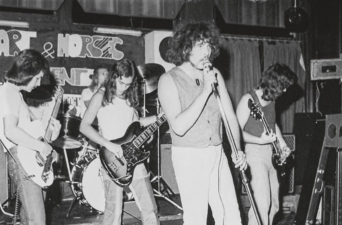 Galleria foto 'Addio a Paul Mario Day, prima voce degli Iron Maiden: è morto a 69 anni in Australia' - foto 1