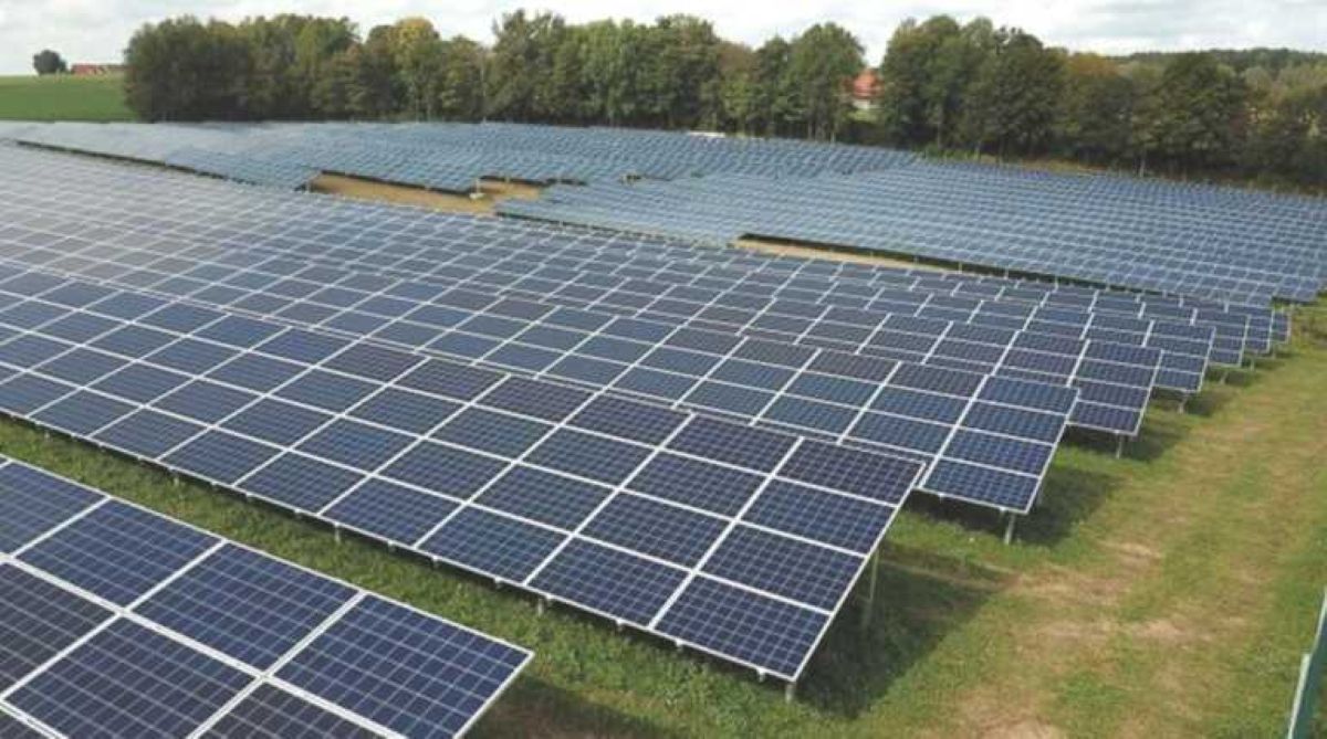 Galleria foto 'Le campagne pugliesi invase dai pannelli fotovoltaici: «È un danno per le produzioni agricole»' - foto 1