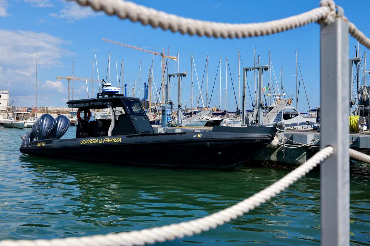 Galleria foto 'Puglia, un nuovo e potente gommone per la Guardia di finanza: «Sorveglierà i nostri mari» – FOTO e VIDEO' - foto 3