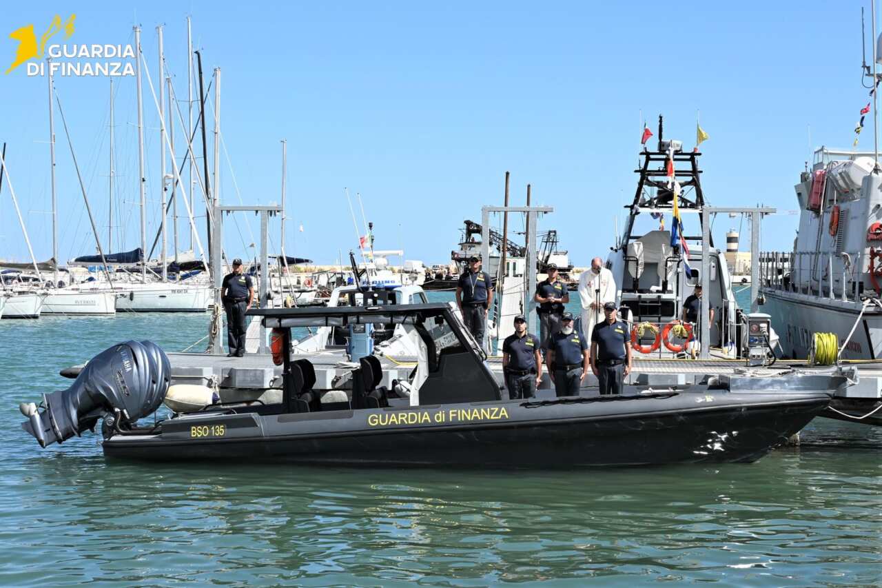 Galleria foto 'Puglia, un nuovo e potente gommone per la Guardia di finanza: «Sorveglierà i nostri mari» – FOTO e VIDEO' - foto 8