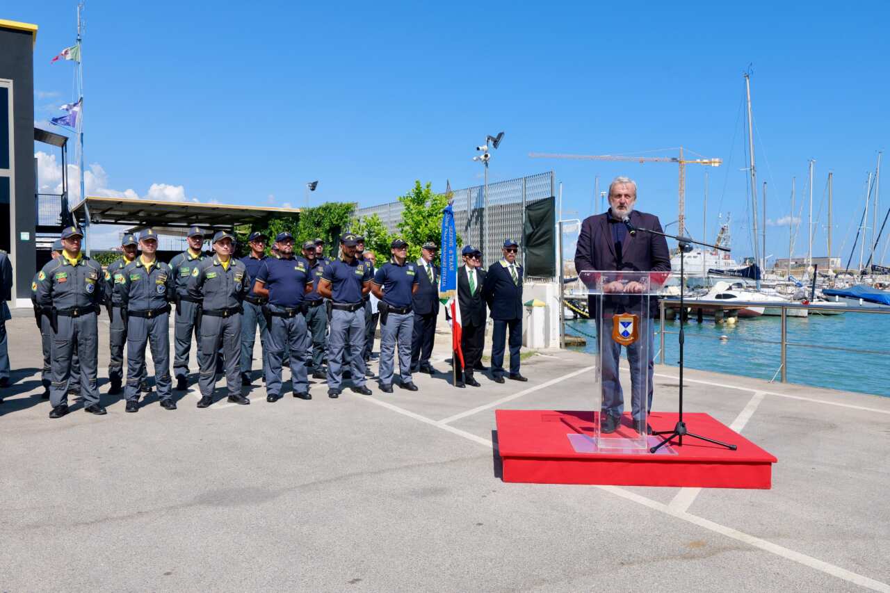 Galleria foto 'Puglia, un nuovo e potente gommone per la Guardia di finanza: «Sorveglierà i nostri mari» – FOTO e VIDEO' - foto 7