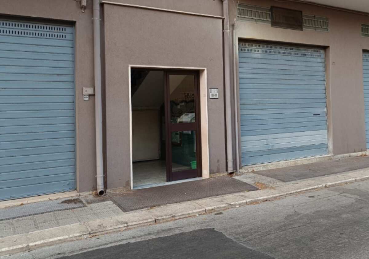 Galleria foto 'Paura a Bari, due palazzi evacuati per rischio crollo in via Monte San Michele nel quartiere Carrassi' - foto 1