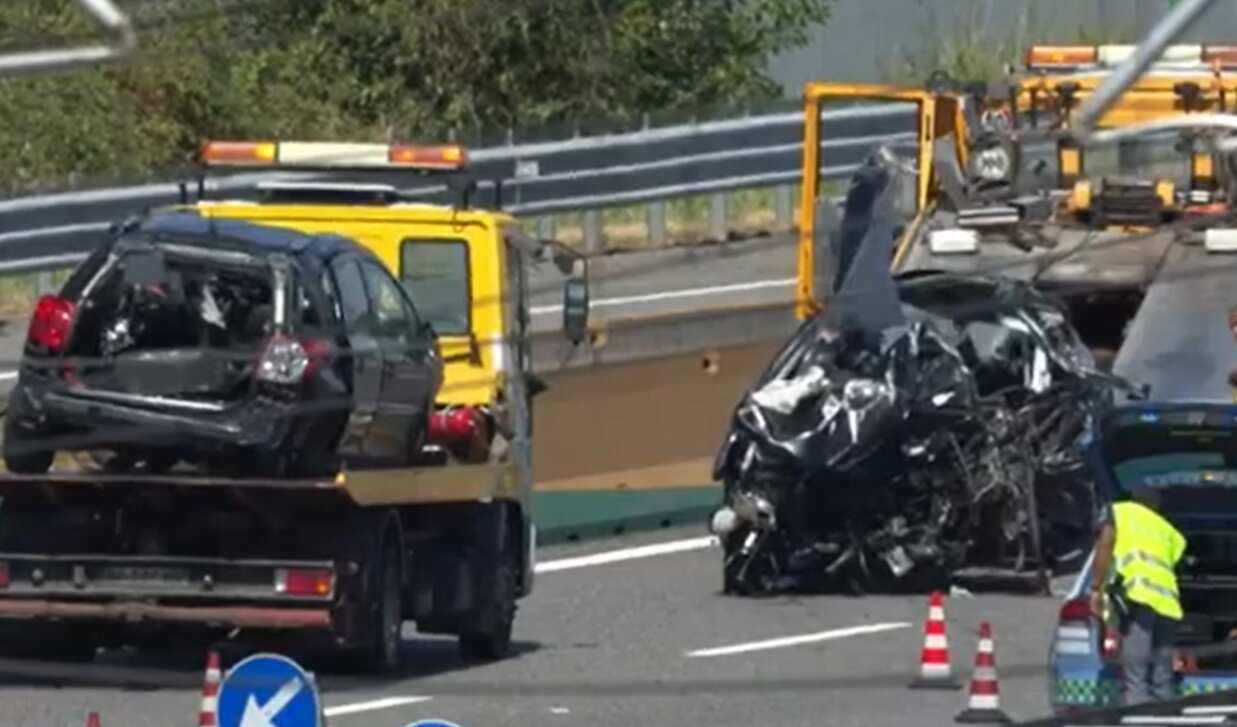 Galleria foto 'Strage sulle strade italiane, 4 morti sulla A4: vittime da Nord a Sud nel weekend di esodo' - foto 1