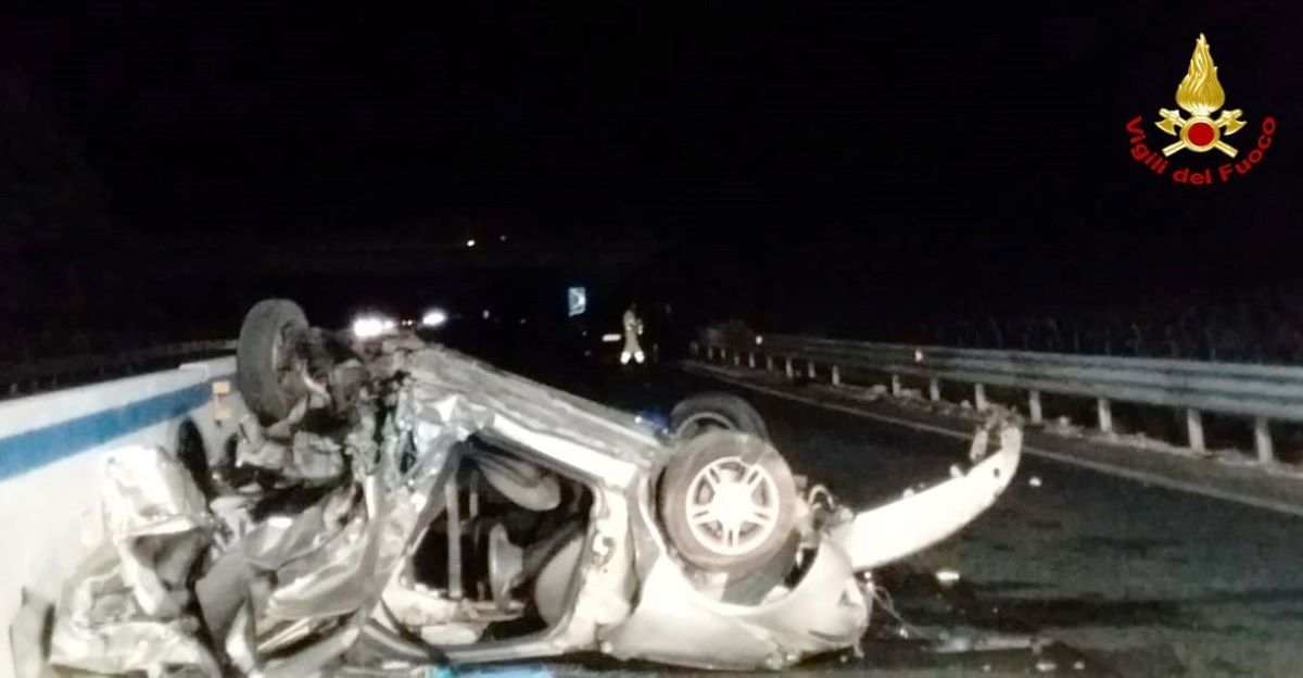 Galleria foto 'Bari, auto contro van sulla ss16: morta una 33enne incinta al sesto mese' - foto 1