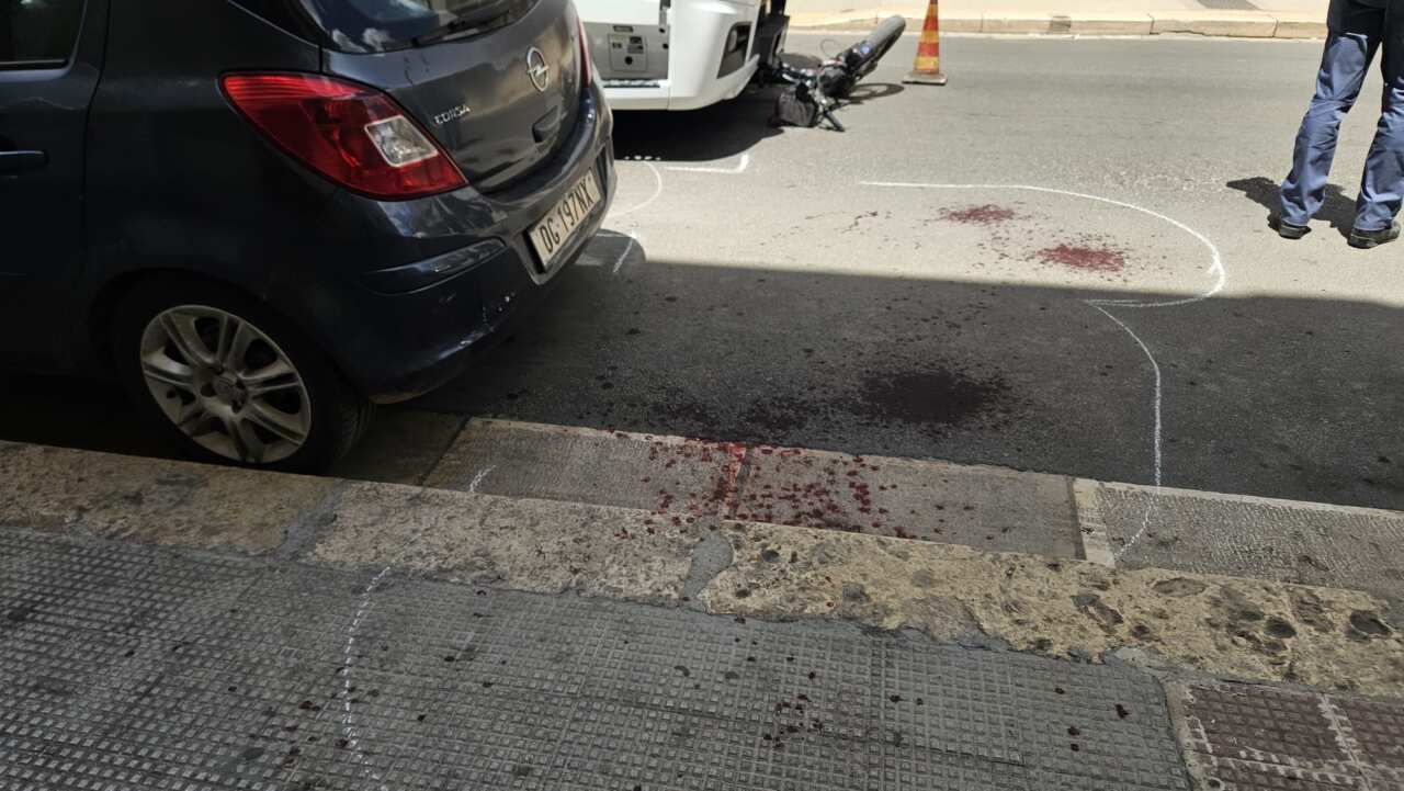 Andria, investito da un camion mentre è in sella a una bici elettrica: 65enne in codice rosso