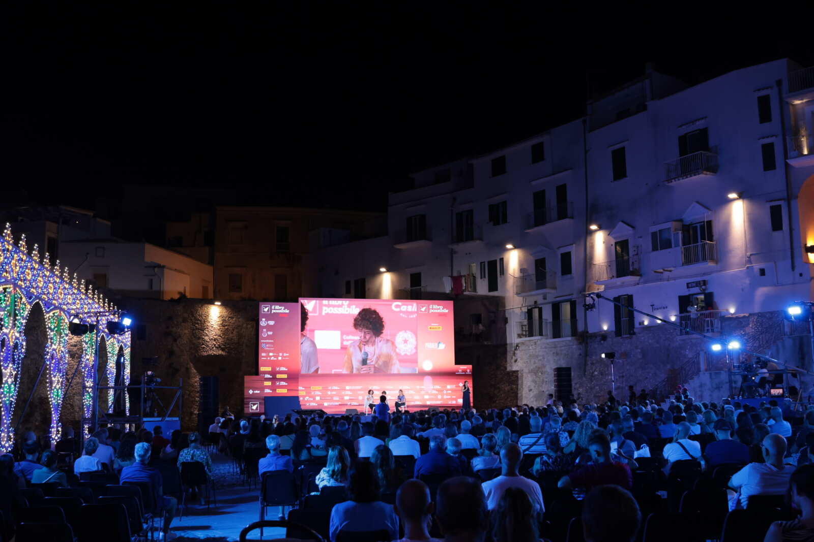 Galleria foto 'Cacciari, Coe e Red Canzian: Vieste un crocevia di voci, stasera arriva Ranucci' - foto 1