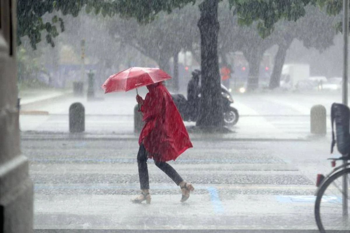 Maltempo, piogge e temporali dal Nord al Centro: allerta arancione in Liguria e Lombardia Maltempo, piogge e temporali dal Nord al Centro: allerta arancione in Liguria e Lombardia