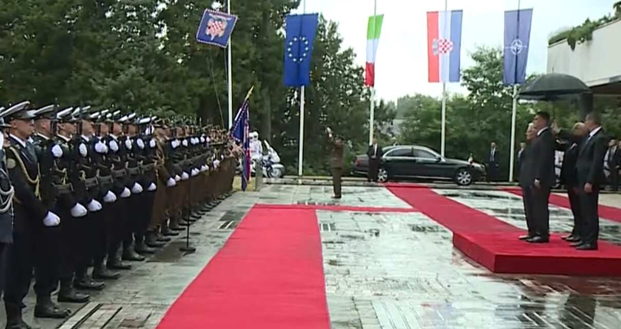 Italia-Croazia, Mattarella a Zagabria: colloqui con Milanović su rapporti bilaterali, UE e crisi internazionali Italia-Croazia, Mattarella a Zagabria: colloqui con Milanović su rapporti bilaterali, UE e crisi internazionali