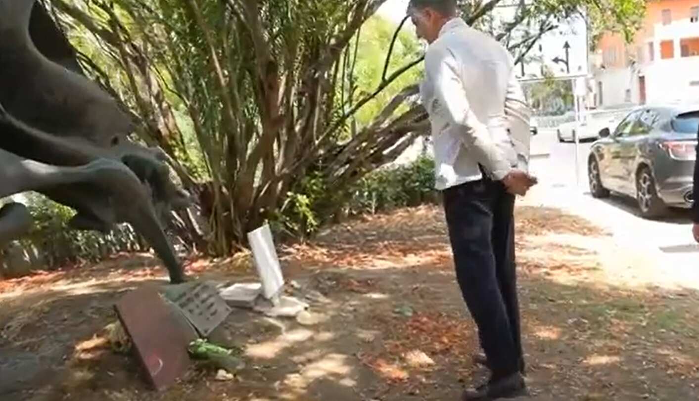 Galleria foto 'Roma, vandalizzata la lapide di Matteotti. Tajani: «Grave atto, va condannato fermamente»' - foto 1