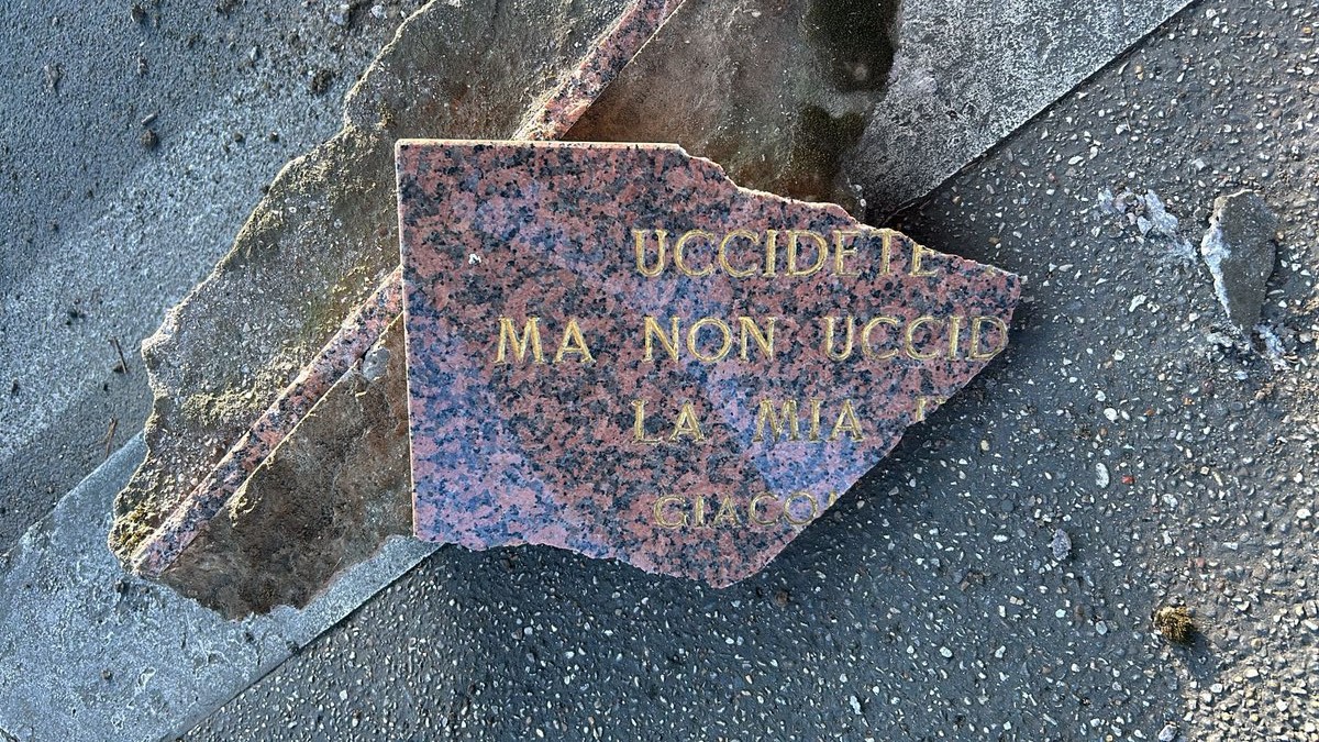 Galleria foto 'Roma, vandalizzata la lapide di Matteotti. Tajani: «Grave atto, va condannato fermamente»' - foto 2