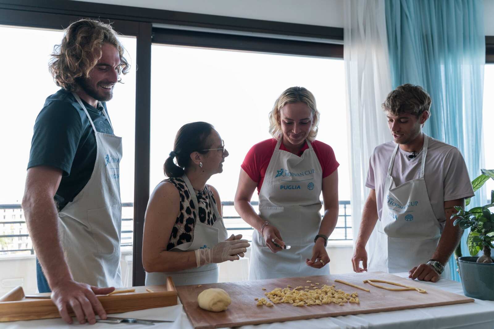 Galleria foto 'Da Cobolli a pesca sul lungomare di Bari alla lezione sulle orecchiette: l’Hopman Cup 2025 continua – VIDEO' - foto 1