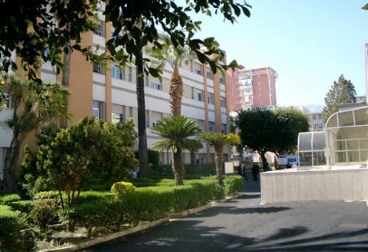 Galleria foto 'Palermo, undicenne muore in ospedale: benzina sui vestiti e segni sul collo. Disposta autopsia' - foto 1