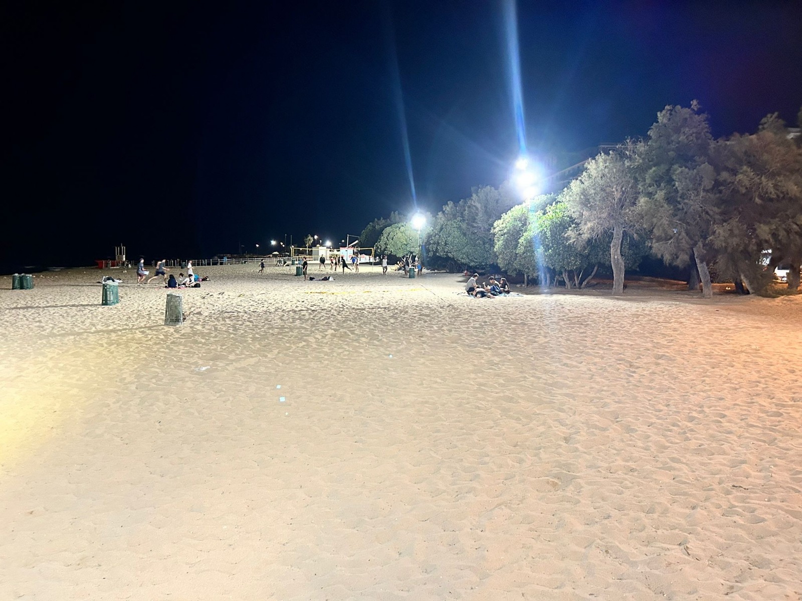 Galleria foto 'Bari, rafforzata l’illuminazione a Pane e Pomodoro: «Più sicurezza nella spiaggia più frequentata della città» – FOTO' - foto 2