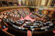 Centrodestra per l’applauso centrosinistra per la battuta