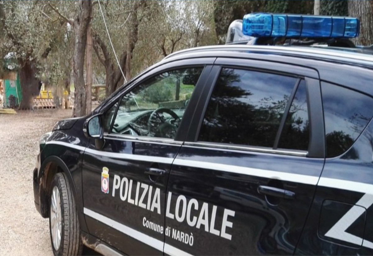 Allarme bomba a Bari, presunto ordigno recuperato nei pressi del ponte Garibaldi Allarme bomba a Bari, presunto ordigno recuperato nei pressi del ponte Garibaldi