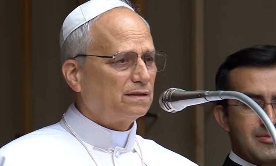 Castel Gandolfo, Papa Leone XIV: «Servire la vita è la via per l’eternità». Folla in festa all’Angelus