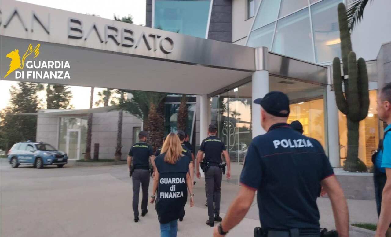 Riciclaggio del denaro della criminalità foggiana: a Lavello sigilli al resort di lusso San Barbato. I nomi degli arrestati – VIDEO Riciclaggio del denaro della criminalità foggiana: a Lavello sigilli al resort di lusso San Barbato. I nomi degli arrestati – VIDEO